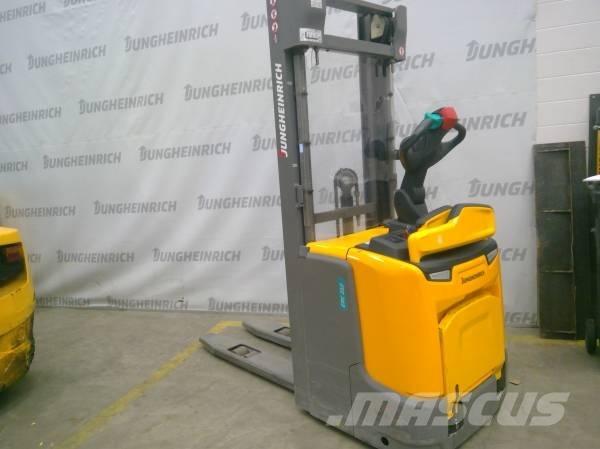 Jungheinrich ERC 212 行走式堆垛机