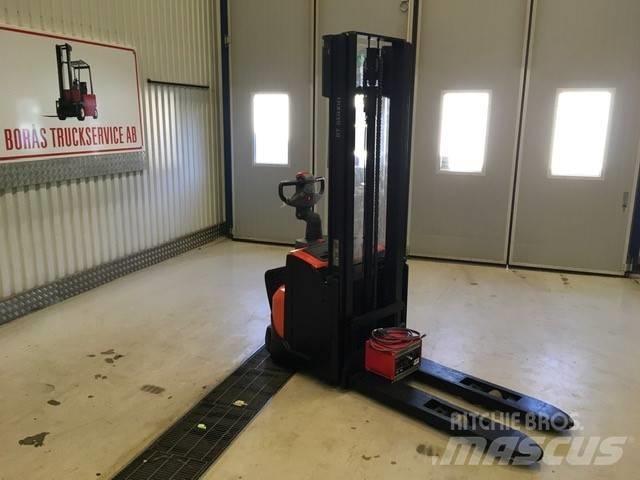 Toyota SWE 120 L 手推堆垛车