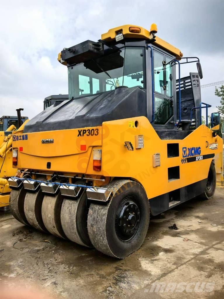 XCMG XP 303 复合式压路机