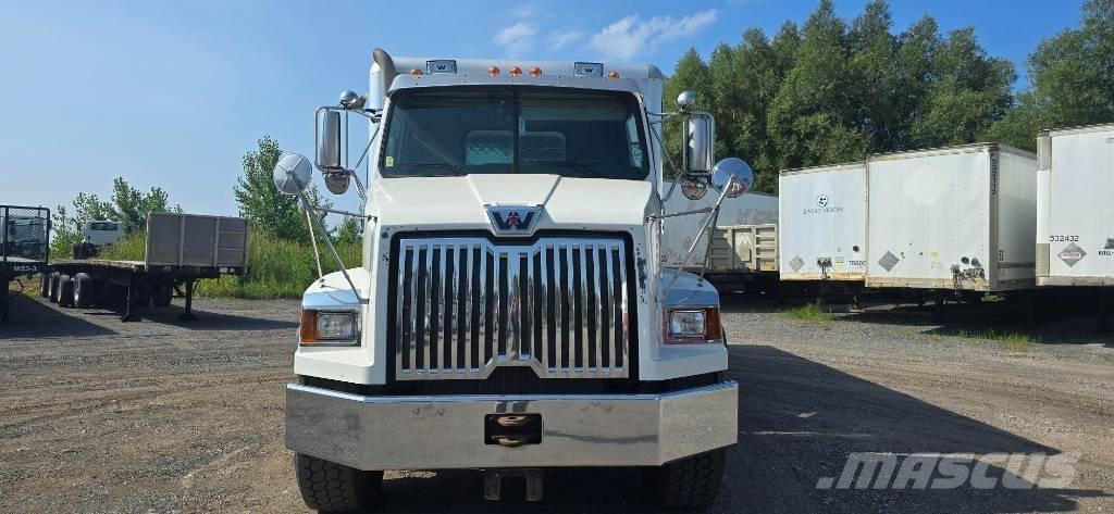 Western Star 4700 SB 牵引车