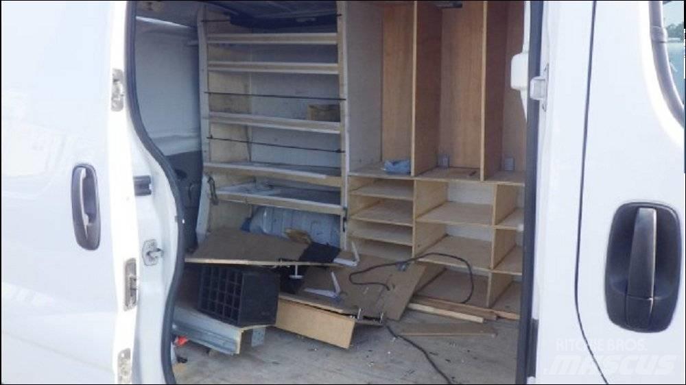 Opel Vivaro 大型面包车