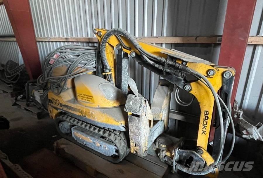 Brokk 100 组装挖掘机