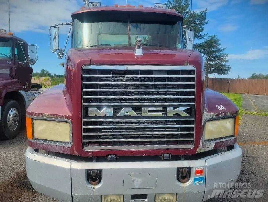 Mack CH613 牵引车
