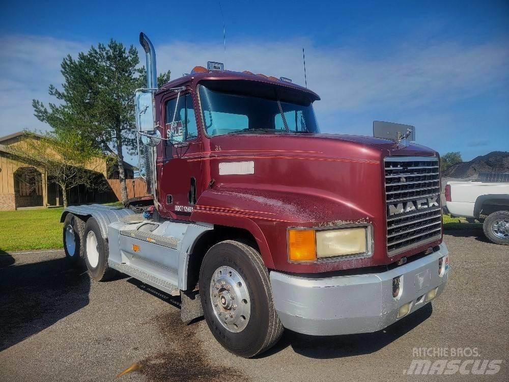 Mack CH613 牵引车