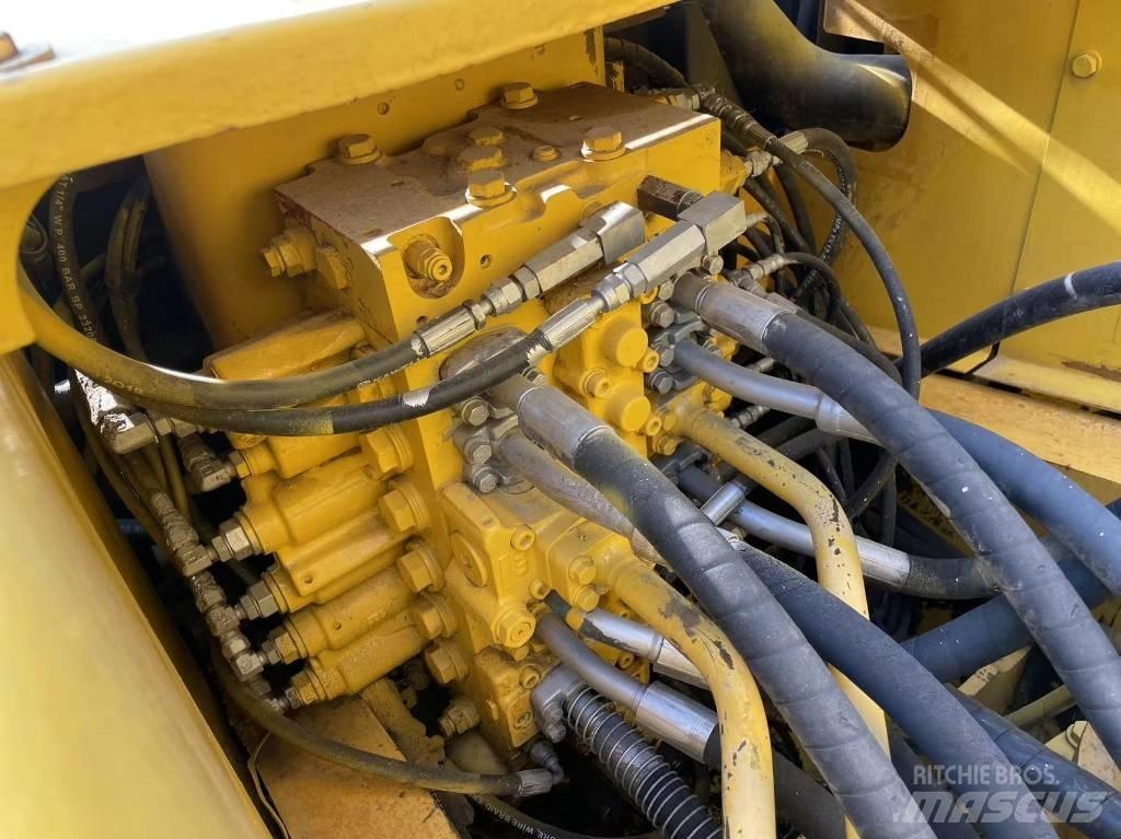 Komatsu PC 220-7 履带挖掘机