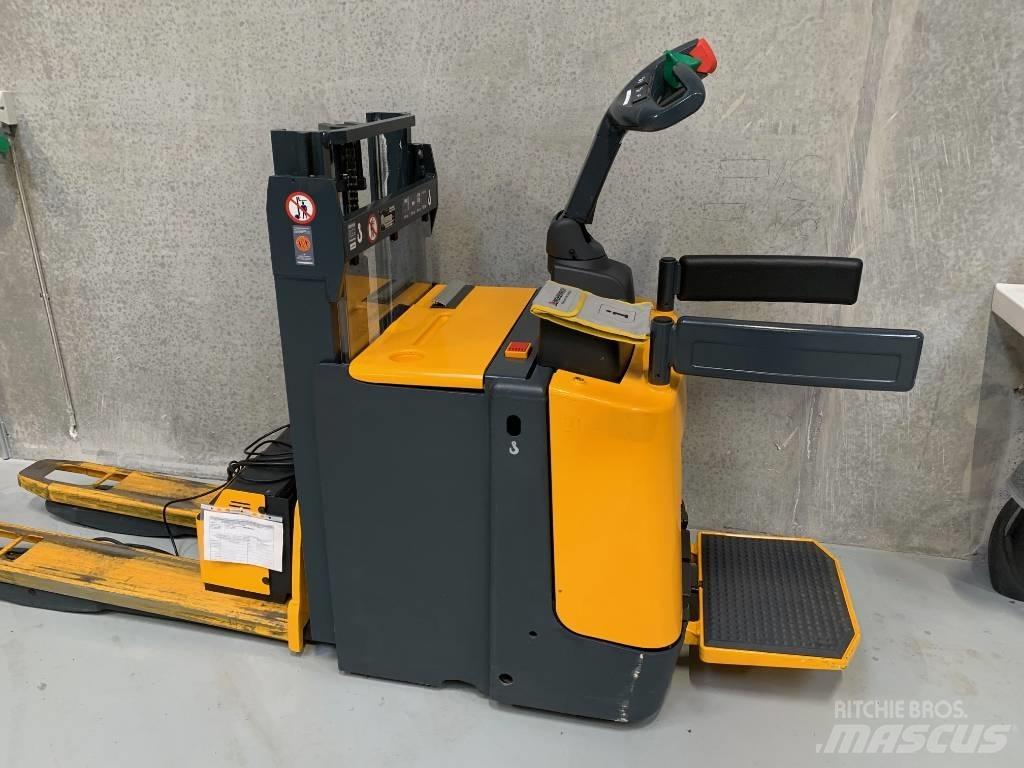Jungheinrich ERD 220 手推堆垛车
