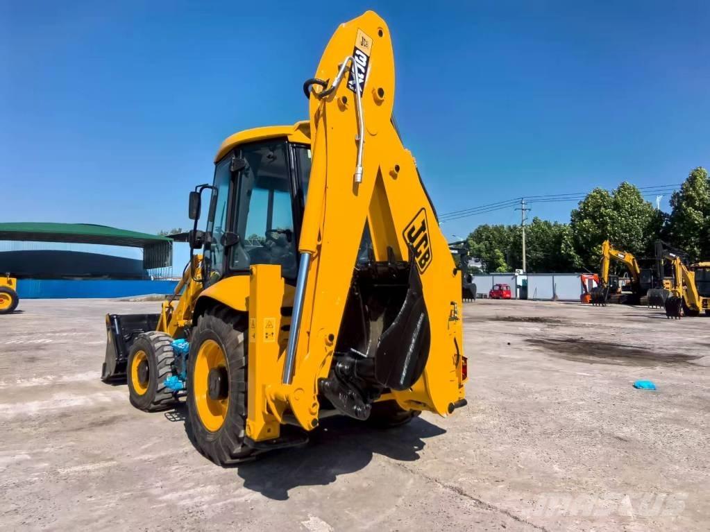 JCB 3CX 反铲装载机