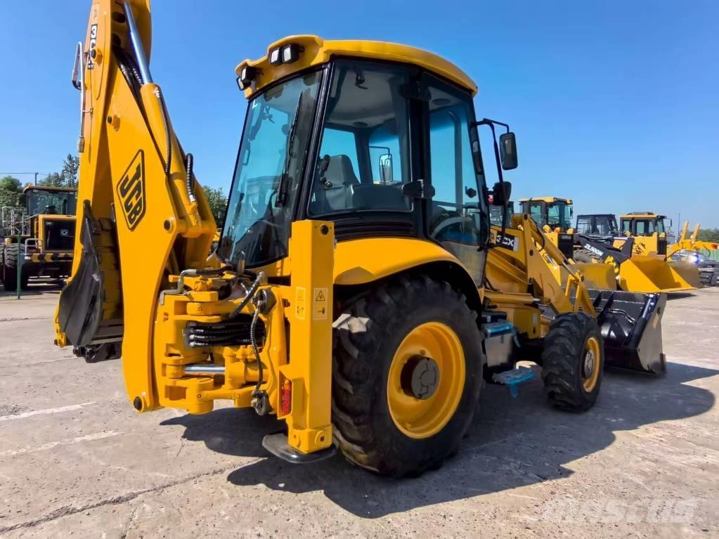 JCB 3CX 反铲装载机