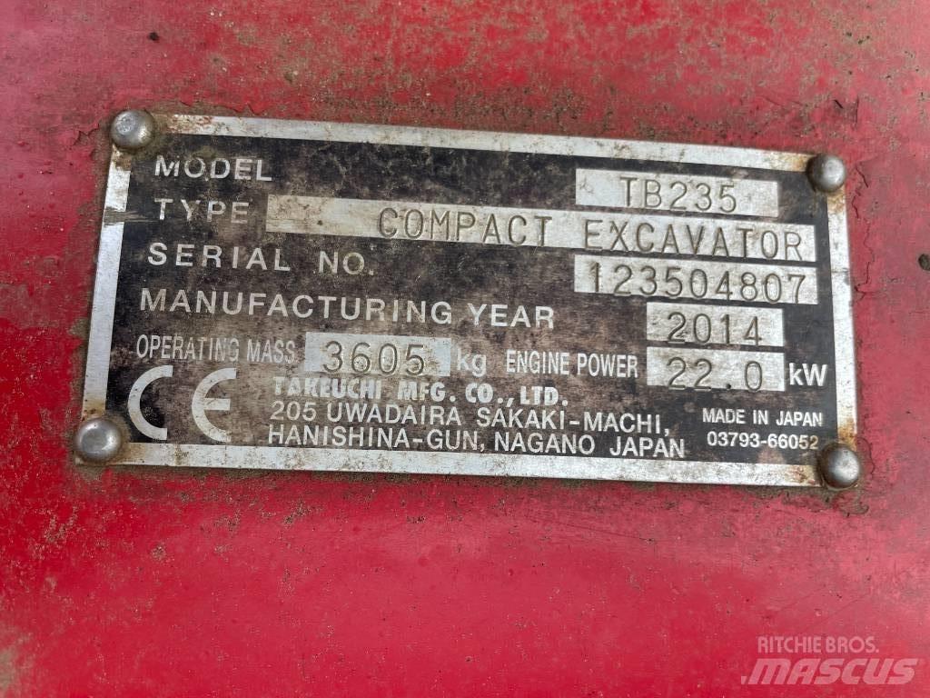 Takeuchi TB 235 小型挖掘机