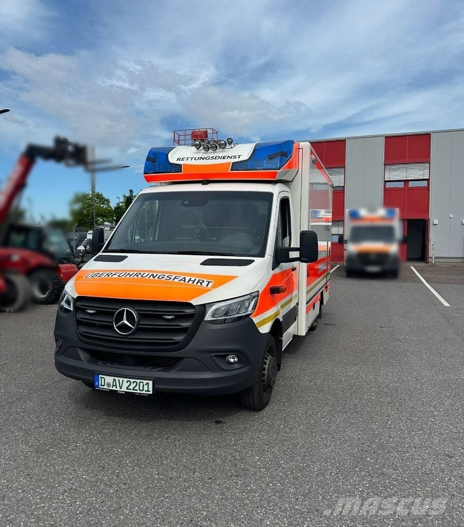 Mercedes-Benz 100 D 救护车