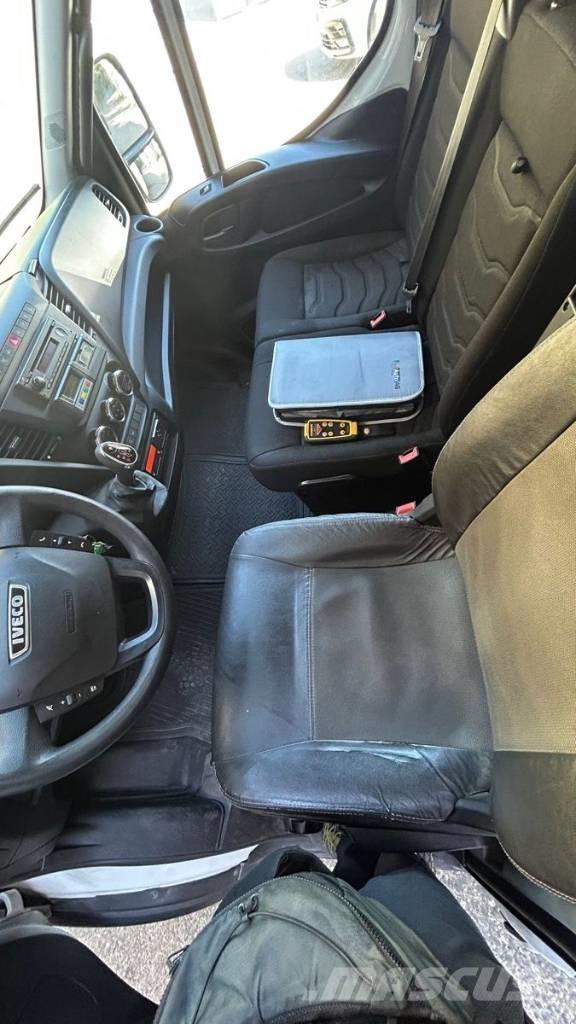 Iveco 70C 17 大型面包车