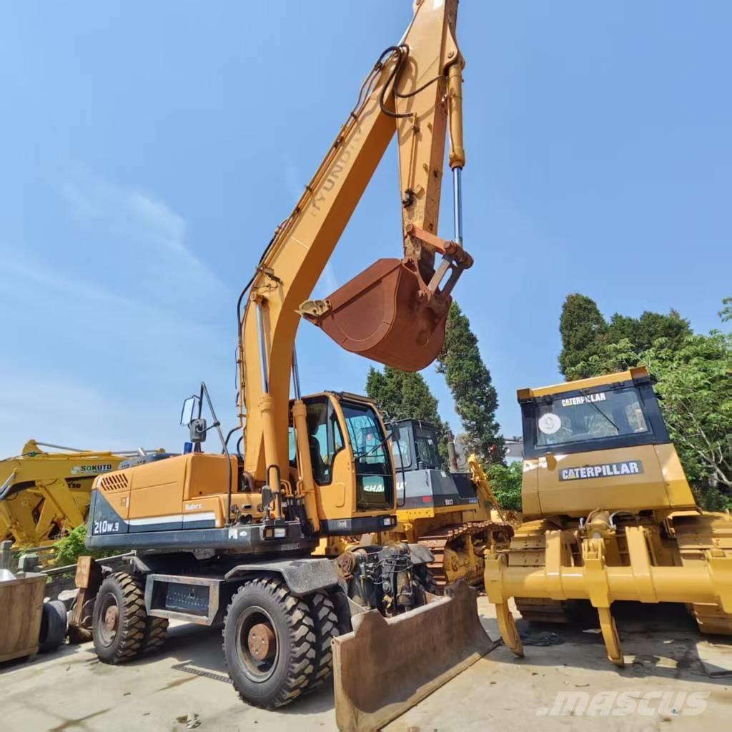 Hyundai R210W-9 轮式挖掘机