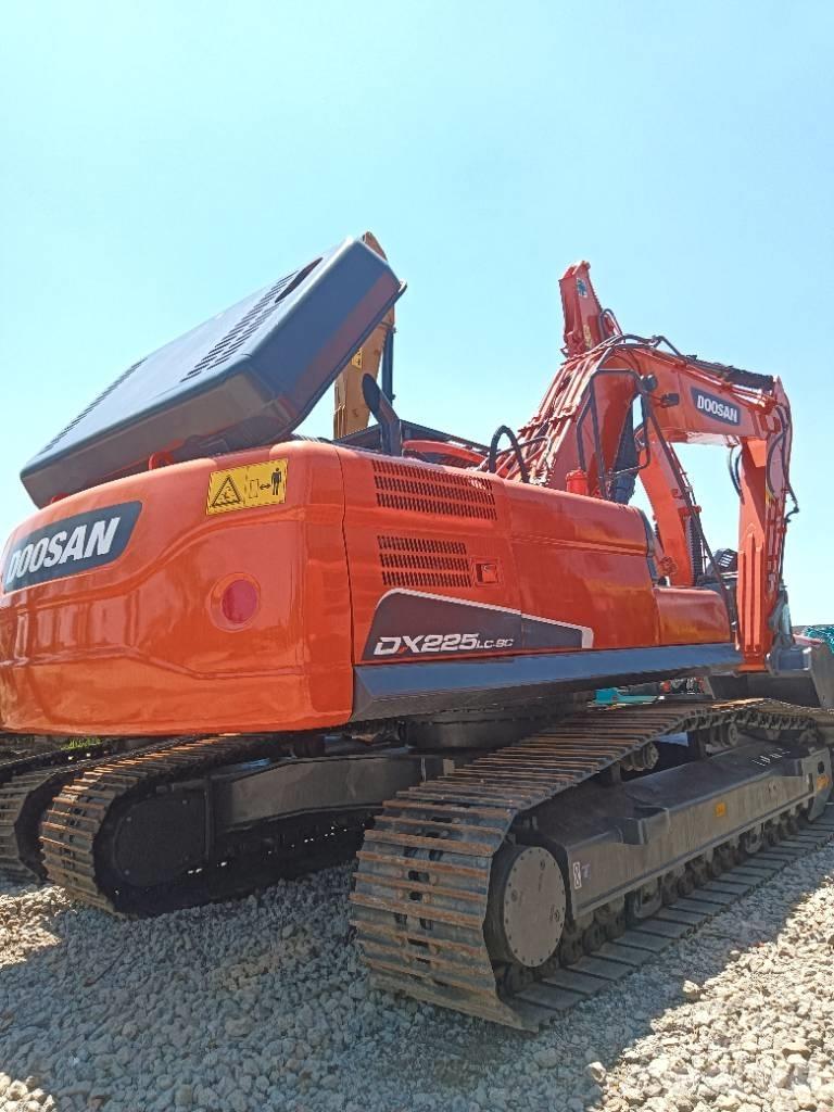 Doosan DX 225 履带挖掘机