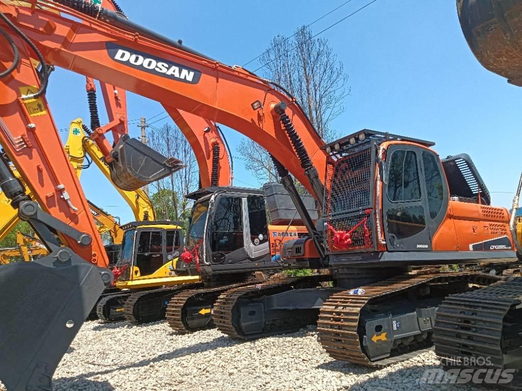 Doosan DX 225 履带挖掘机