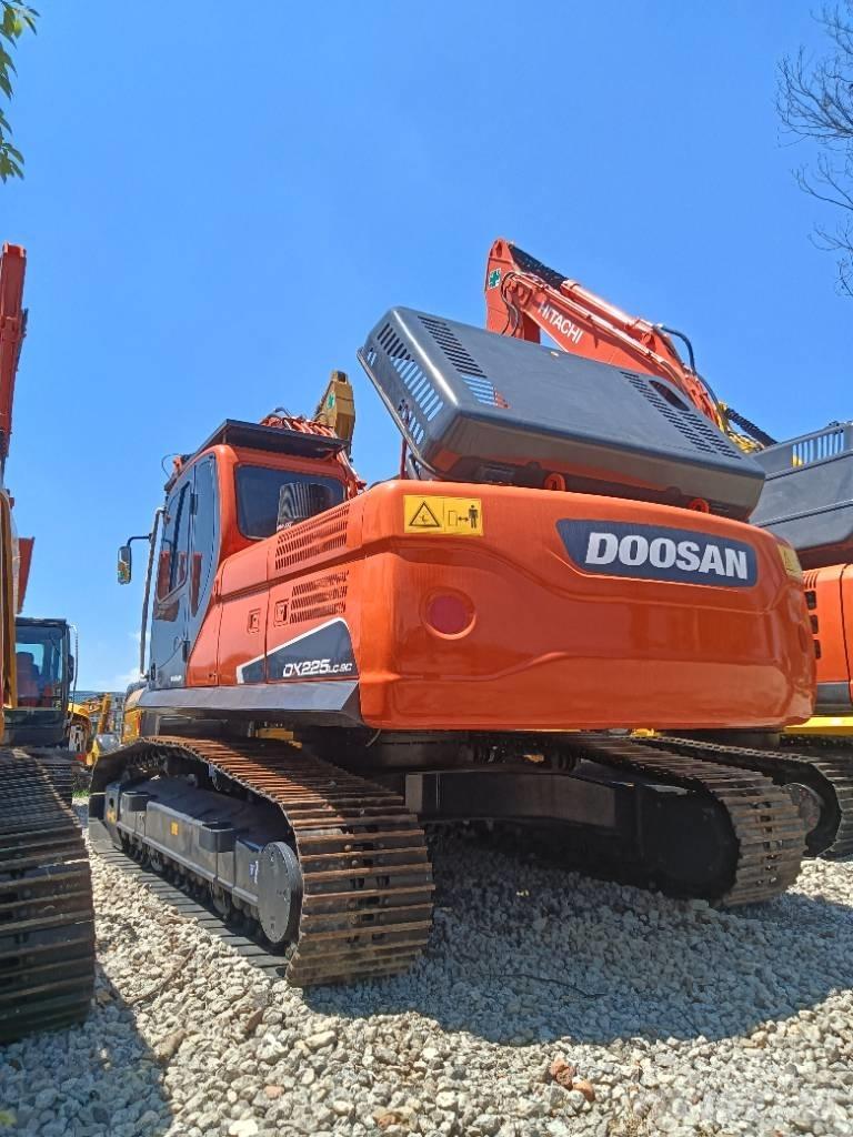 Doosan DX 225 履带挖掘机