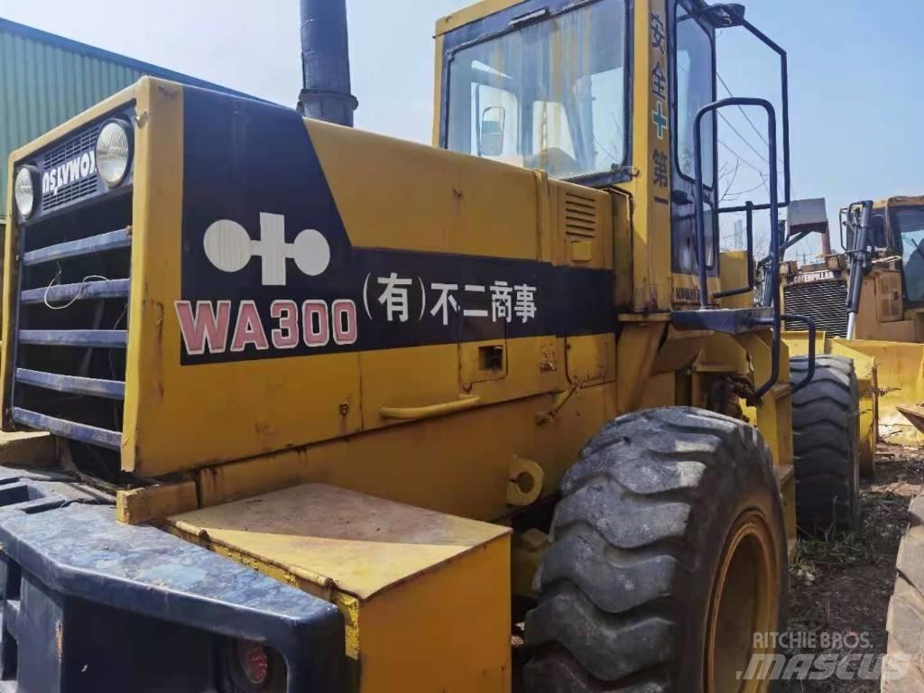 Komatsu WA 300 轮式装载机