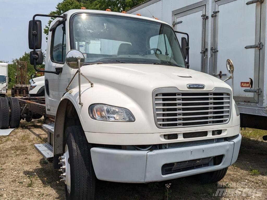 Freightliner M2106 平板车