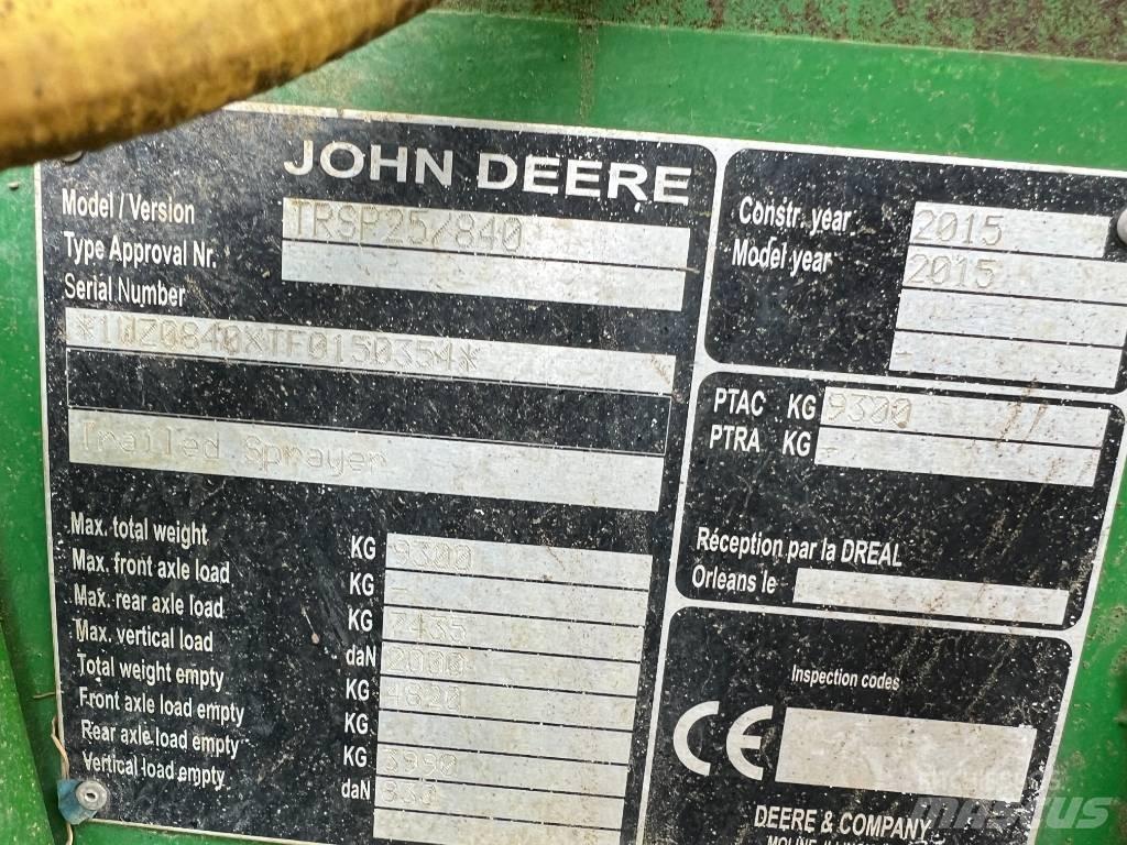 John Deere 840 牵引式喷雾机