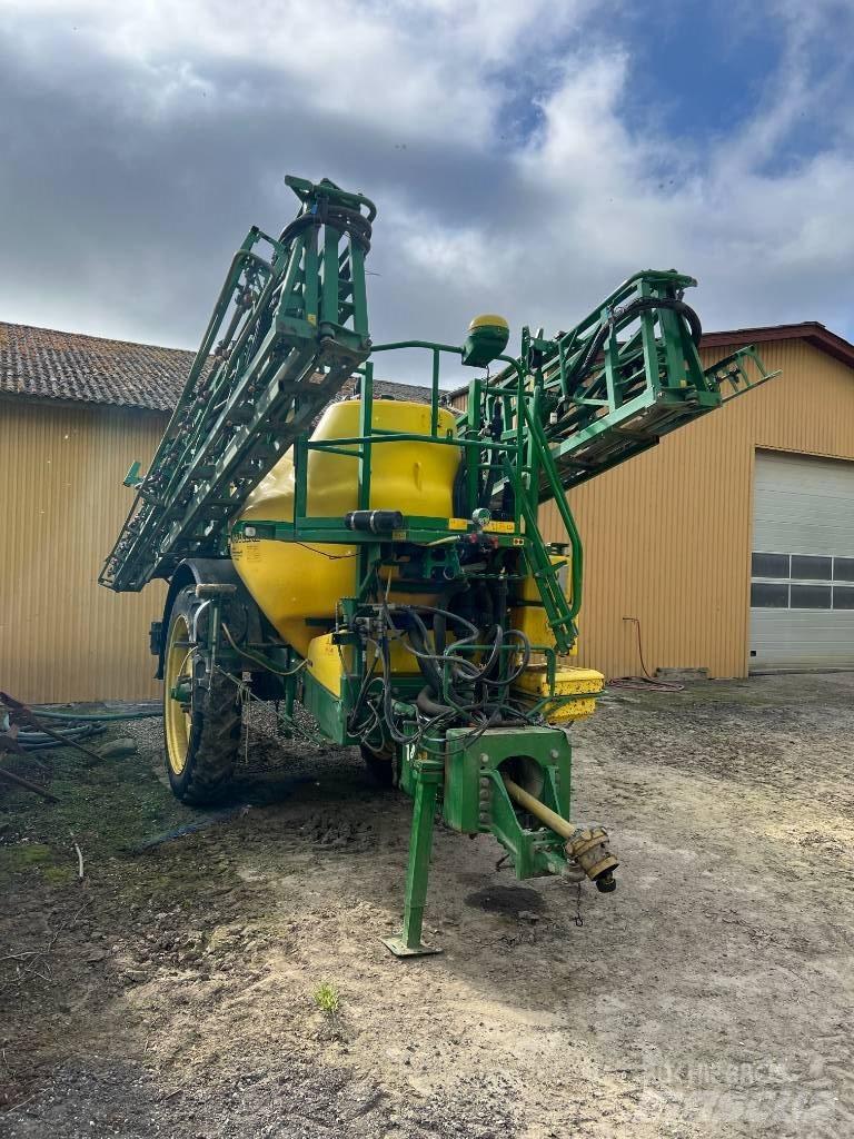 John Deere 840 牵引式喷雾机