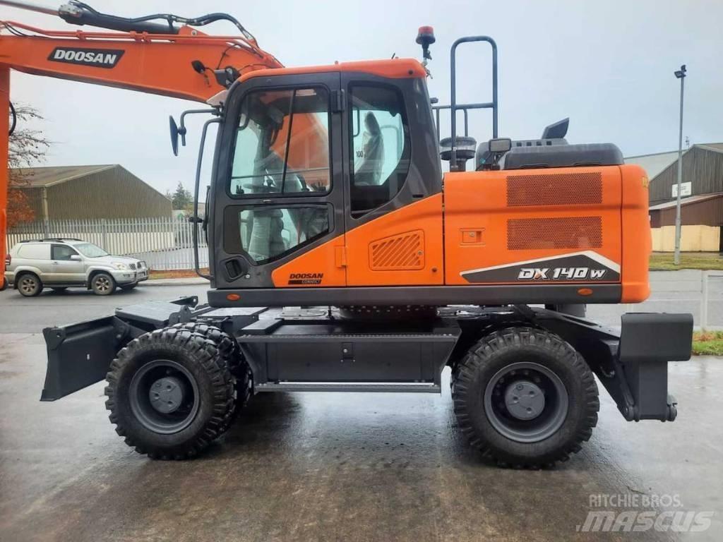Doosan Dx140W-7 轮式挖掘机