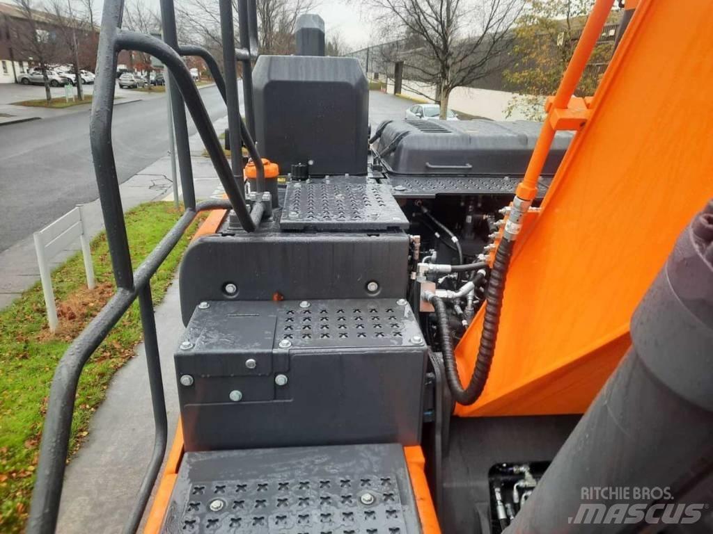Doosan Dx140W-7 轮式挖掘机