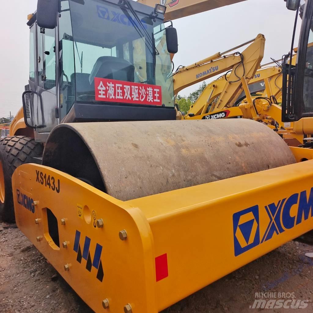 XCMG XS143J 单轮压路机