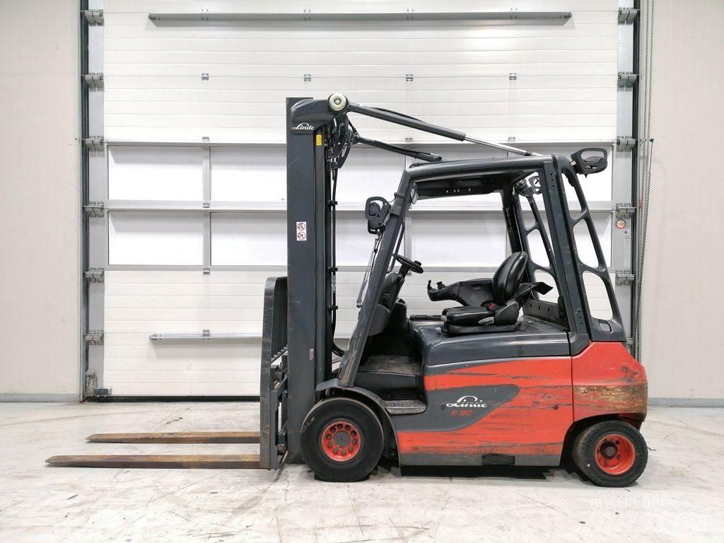 Linde E30-01 电动叉车