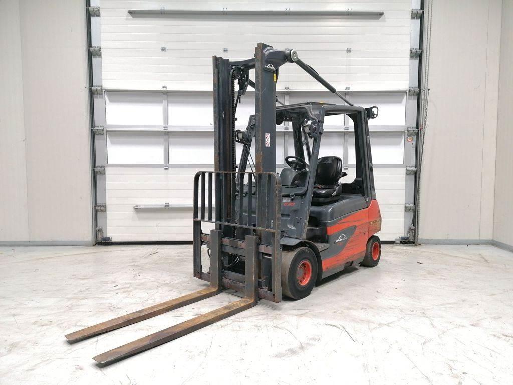Linde E30-01 电动叉车