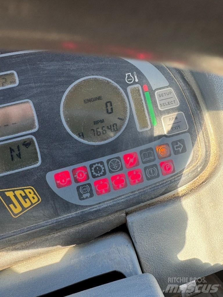 JCB Fastrac 3185 拖拉机/农用车