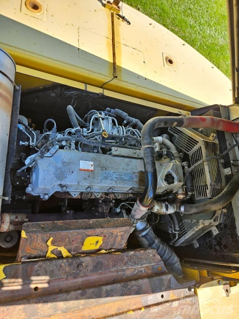 New Holland E 385 B 履带挖掘机