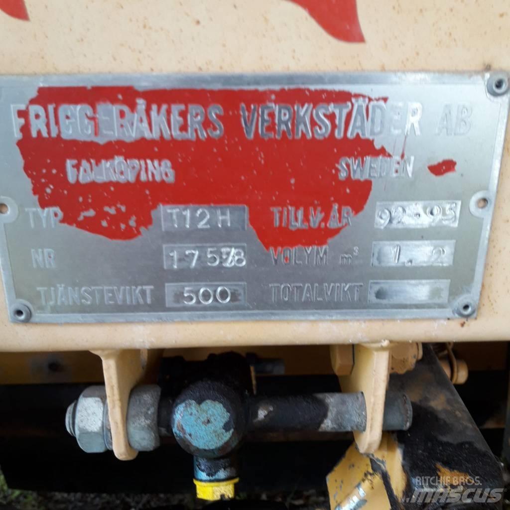 Falköping T12H 融雪撒布机