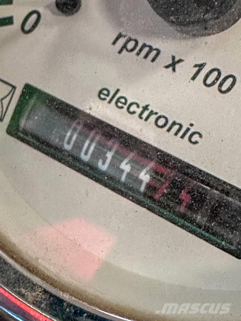 Avant 528 多功能装载机