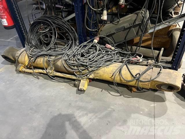 CAT 385 B 液压