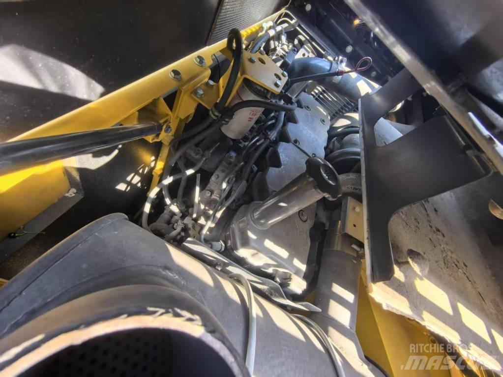 Komatsu PC 220-8 履带挖掘机