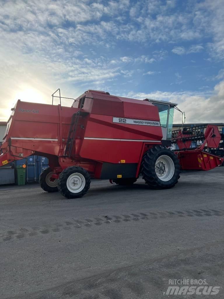 Massey Ferguson 22 联合收割机