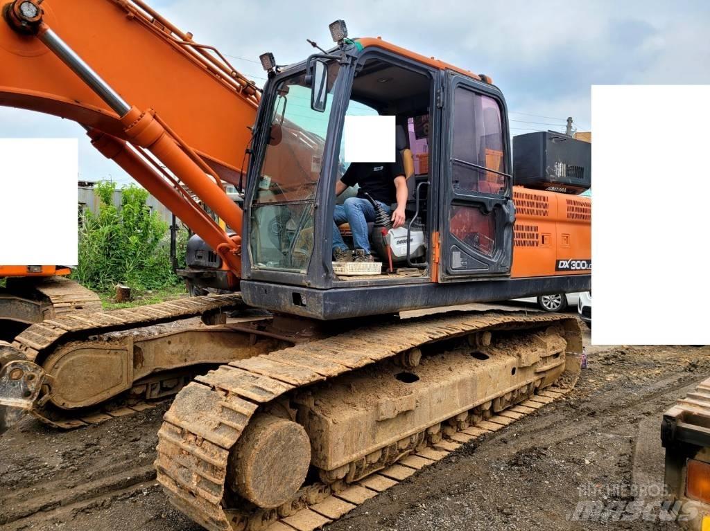 Doosan DX 300 LCA 履带挖掘机