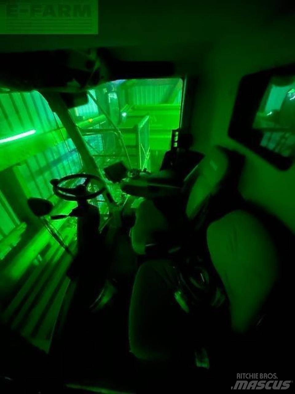 CLAAS lexion 740 联合收割机