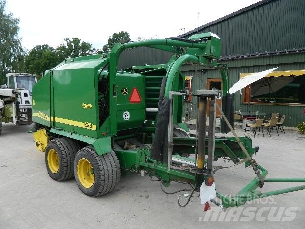 John Deere 678 圆捆打捆机