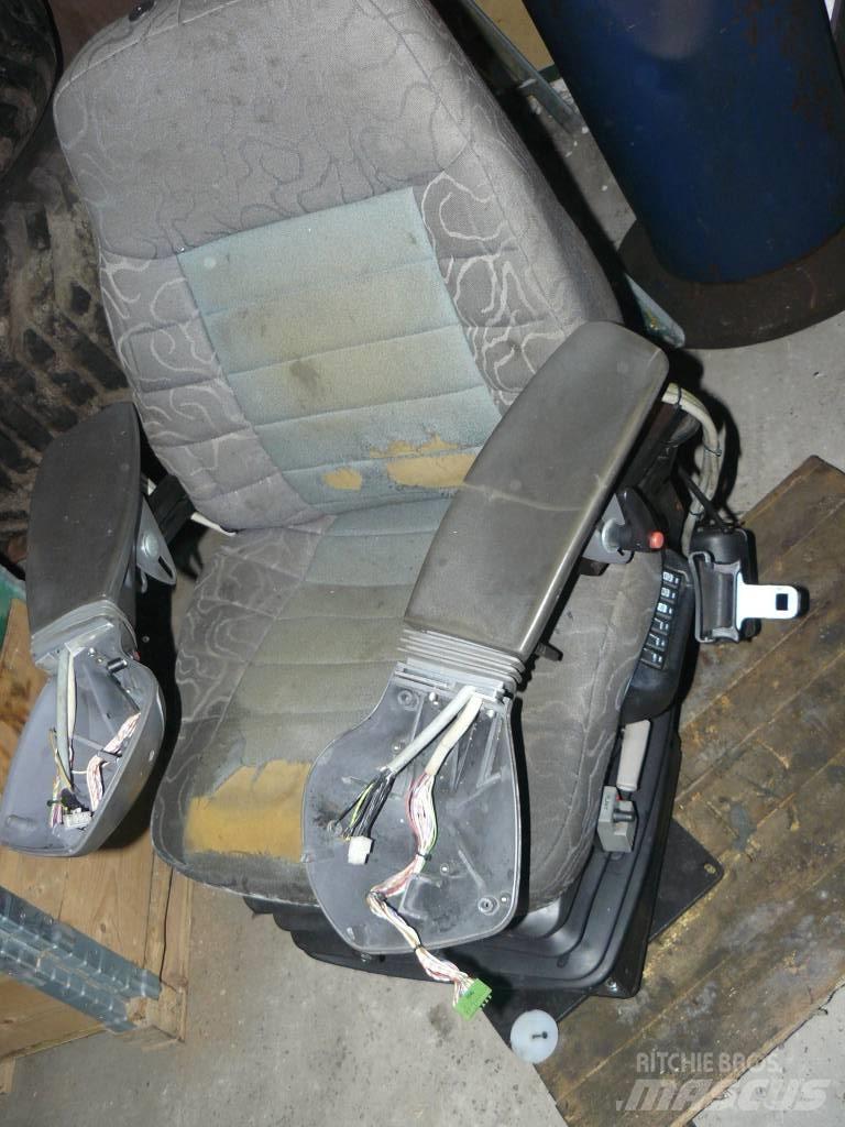 Timberjack 1070D 驾驶室与内部