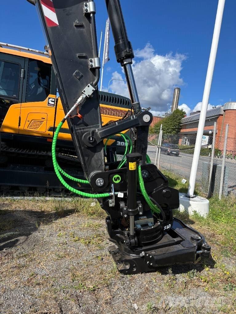 Hyundai HX300A L 履带挖掘机