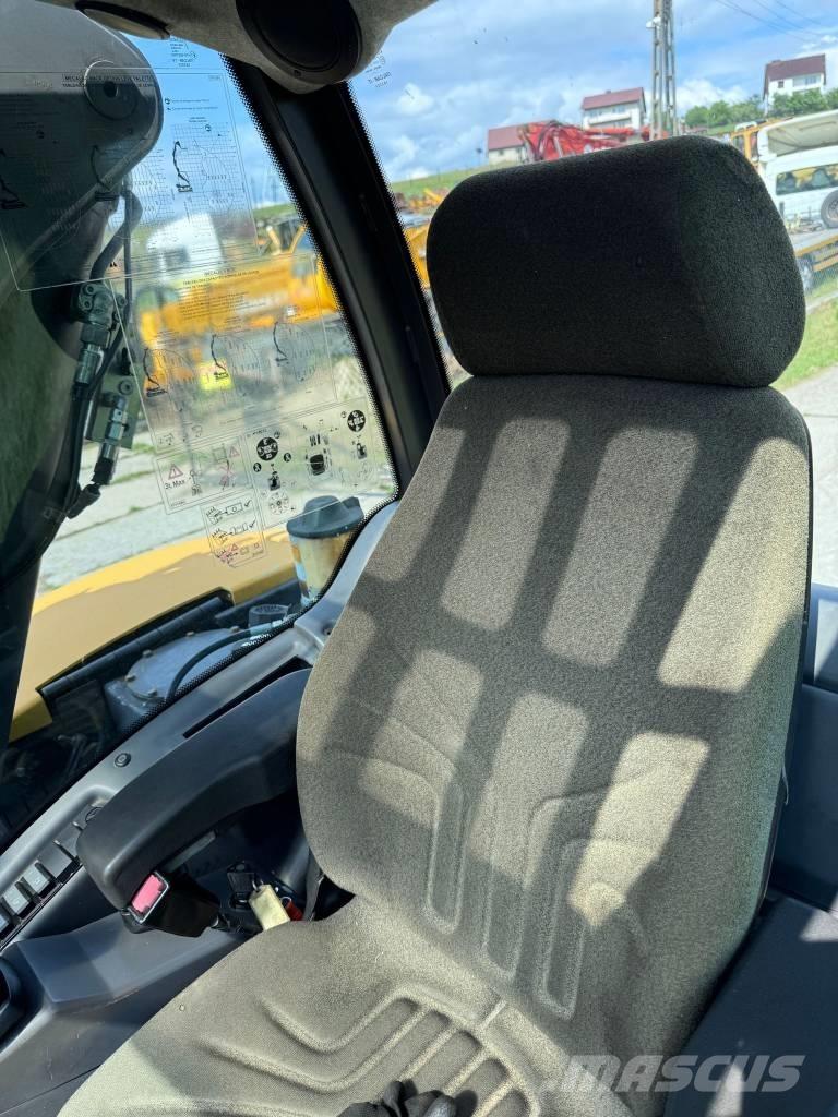 Mecalac 8 MCR 中型挖掘机