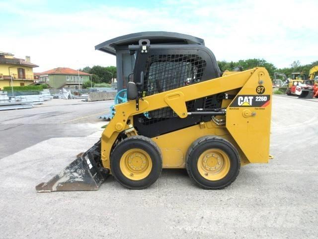 CAT 226 D 滑移装载机