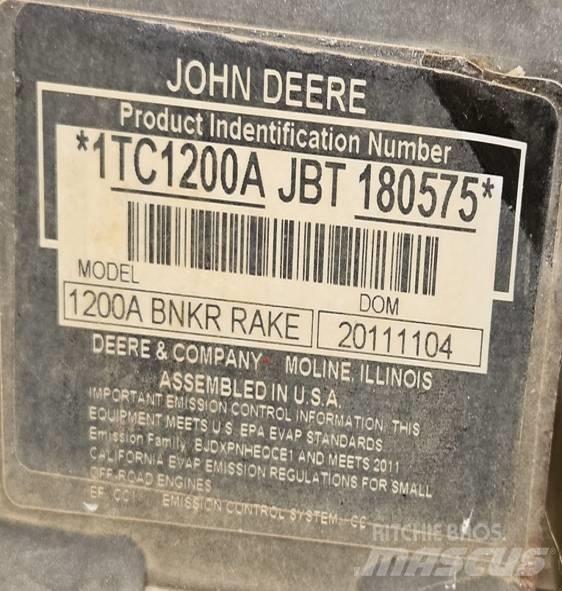 John Deere 1200 A 耙地机