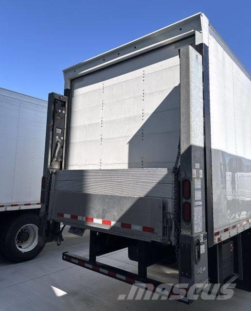 Freightliner M2 厢式货车