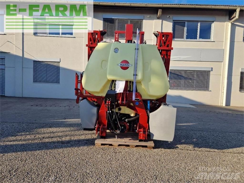 Hardi Mega 12 牵引式喷雾机