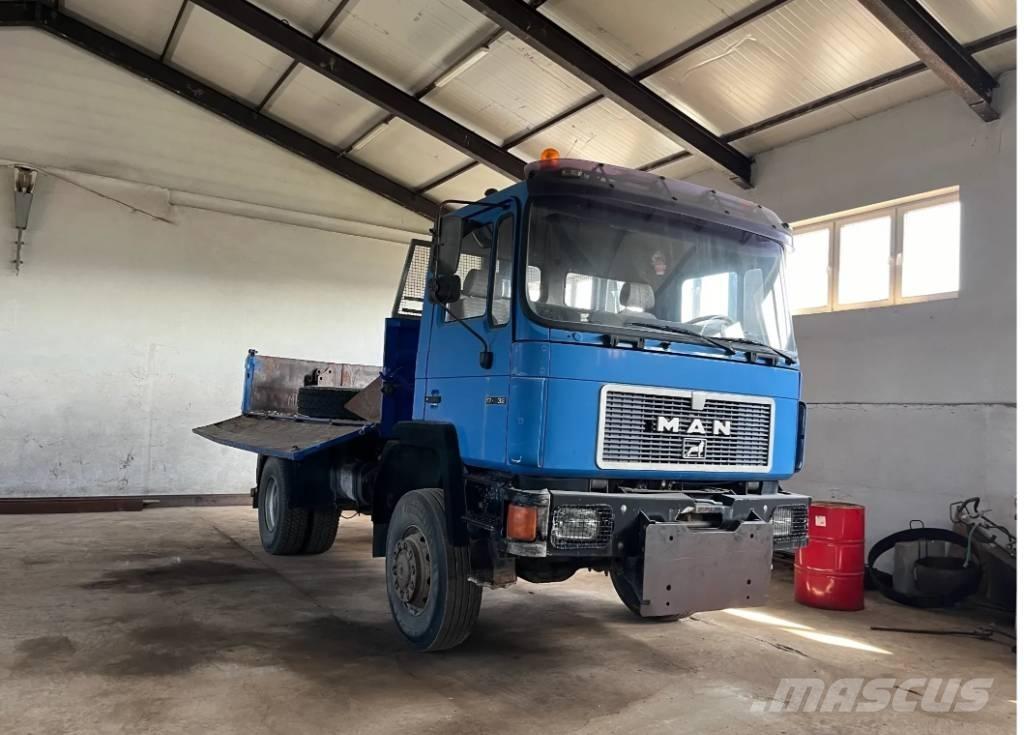 MAN 18-232 自卸式货车