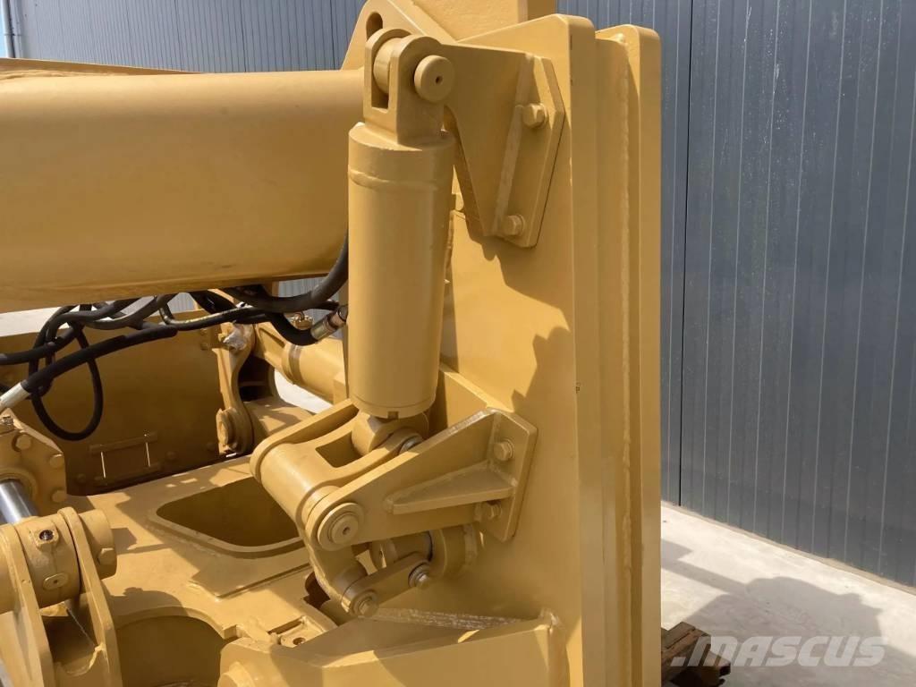 CAT D8N 松土器