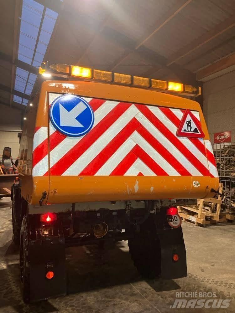 Mercedes-Benz unimog 扫地机