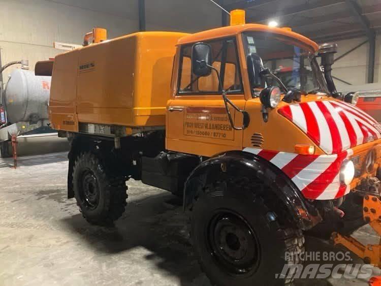Mercedes-Benz unimog 扫地机