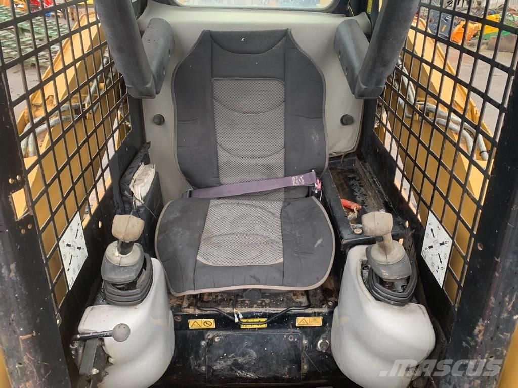 CAT 257 B 滑移装载机